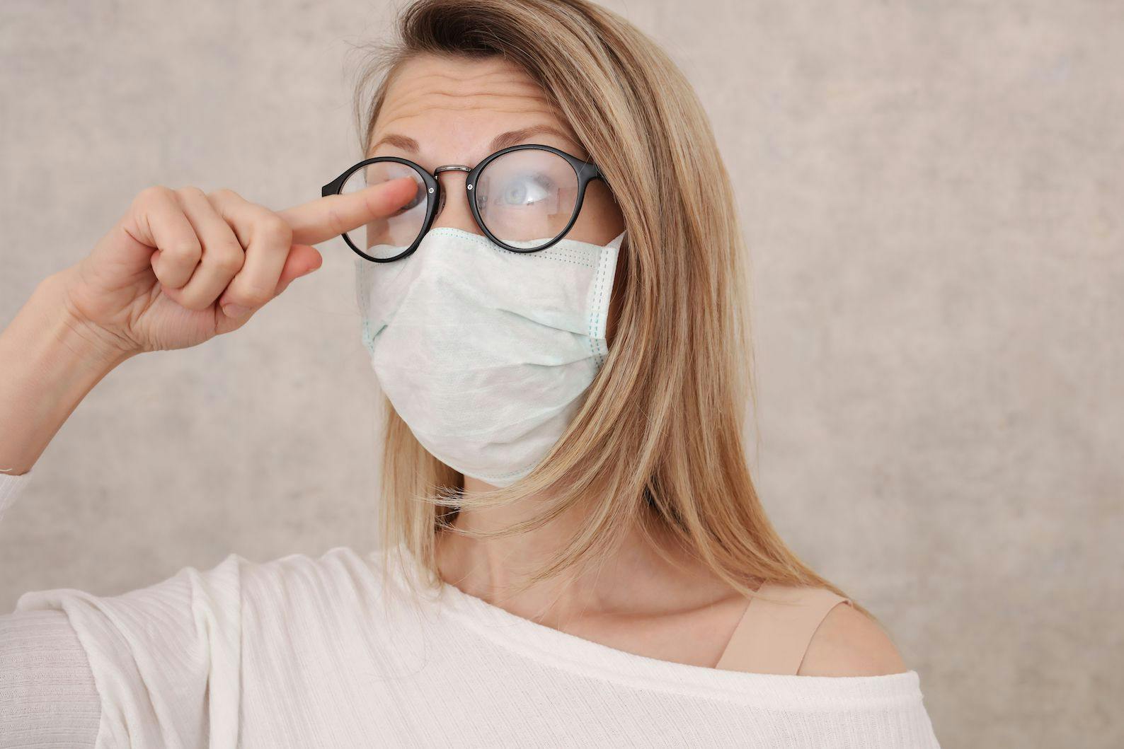 How to Stop Your Glasses Fogging Up With a Mask-picture